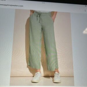 Hem & Thread linen sage Cropped Ankle Pants NWOT very cute